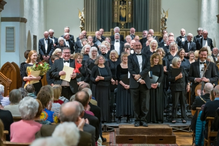 Image of the Waverley Singers in concert